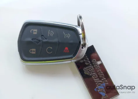 2015 Cadillac Escalade Premium z USA, uszkodzony, nr VIN 1GYS4NKJ3FR511782